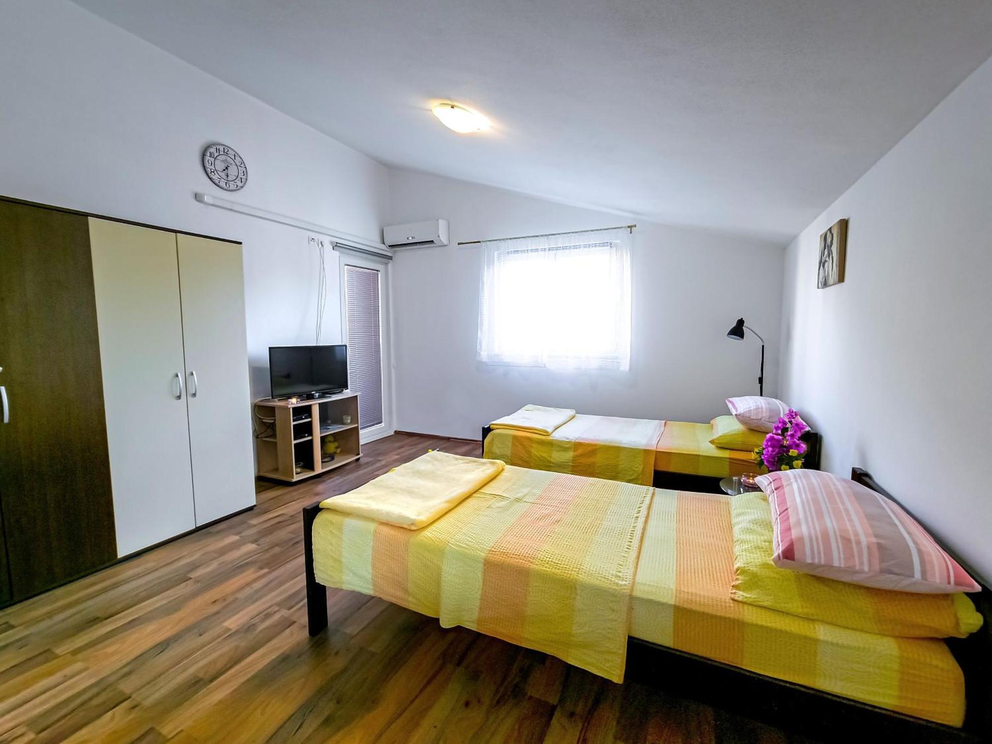 Apartments Mani Trogir Exterior photo